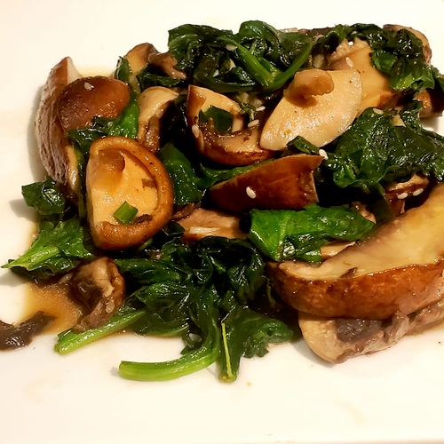 Spinach with shiitake mushrooms and portobello mus