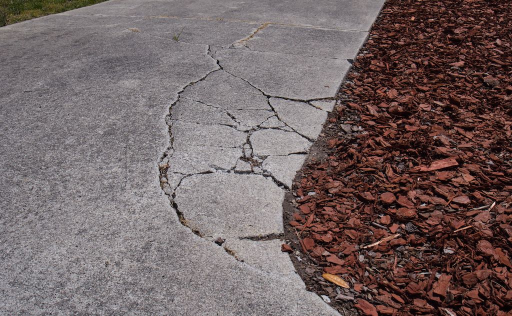 concrete cracks in driveway