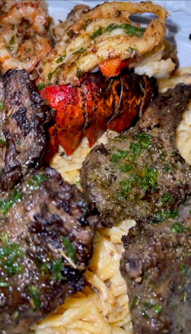 Kings Plate: Garlic Parmesan Pasta topped with shr