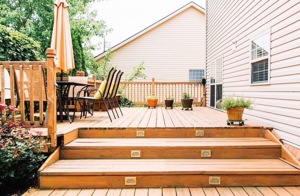 deck staining spring maintenance 