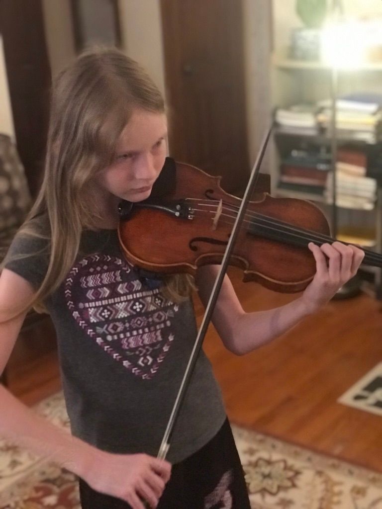 Look at that perfect straight bow and she memorize