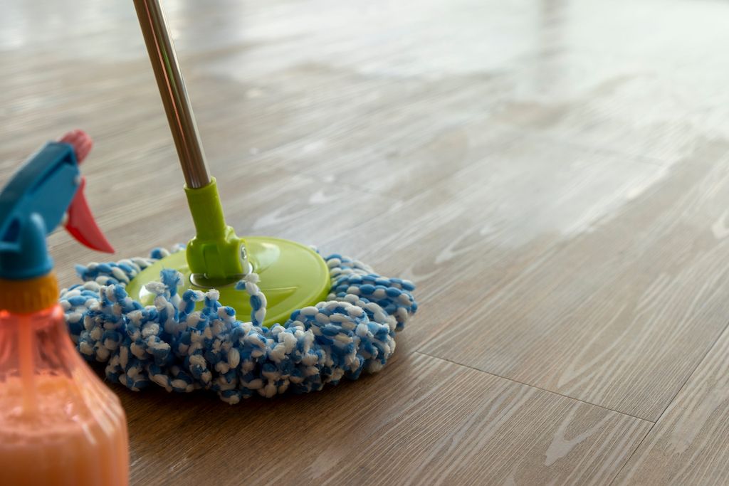 how to mop vinyl floors
