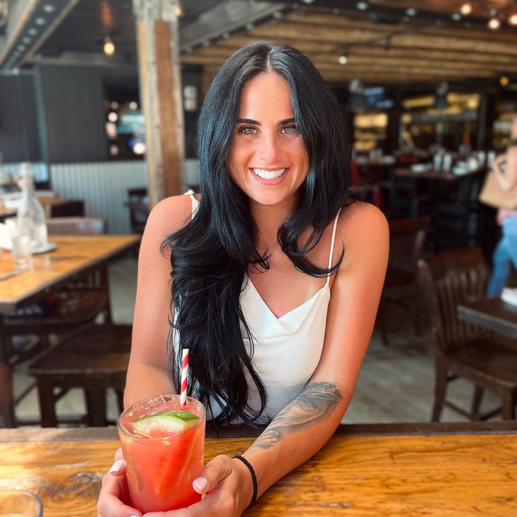 Lexi the spunky bartender