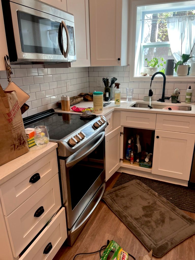 Before pic of a kitchen