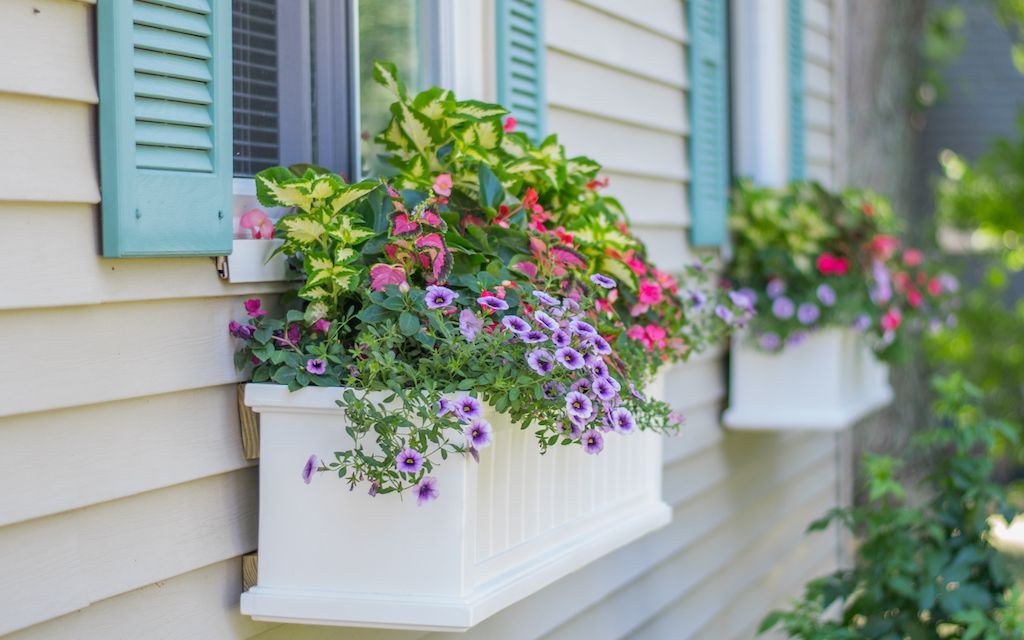 21 spring curb appeal ideas.