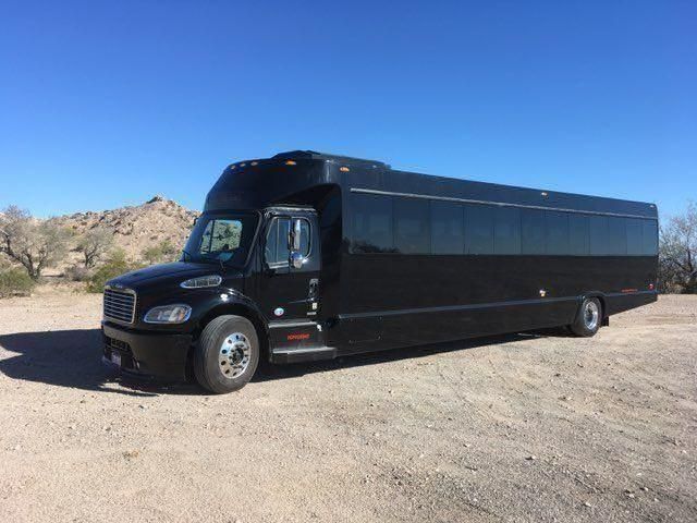 50 passengers luxury coach bus