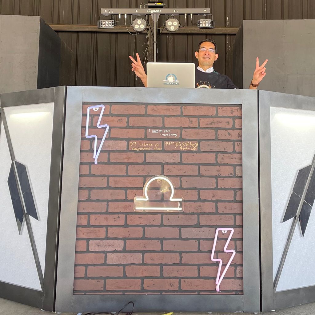 Disc Jockey Libra