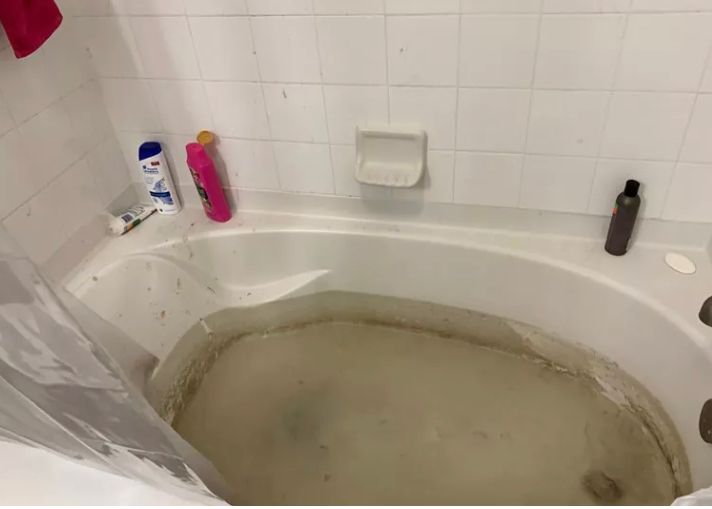 Dirty Bathtub - Before