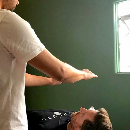 Reiki session to clear stagnant energy and heal on