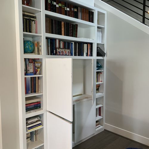 Custom Built-in Bookshelf with murphy desk