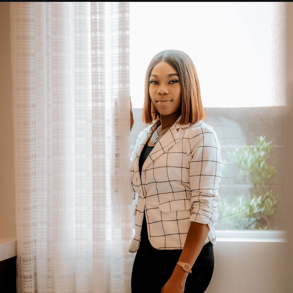 Mia’s Notary Service
