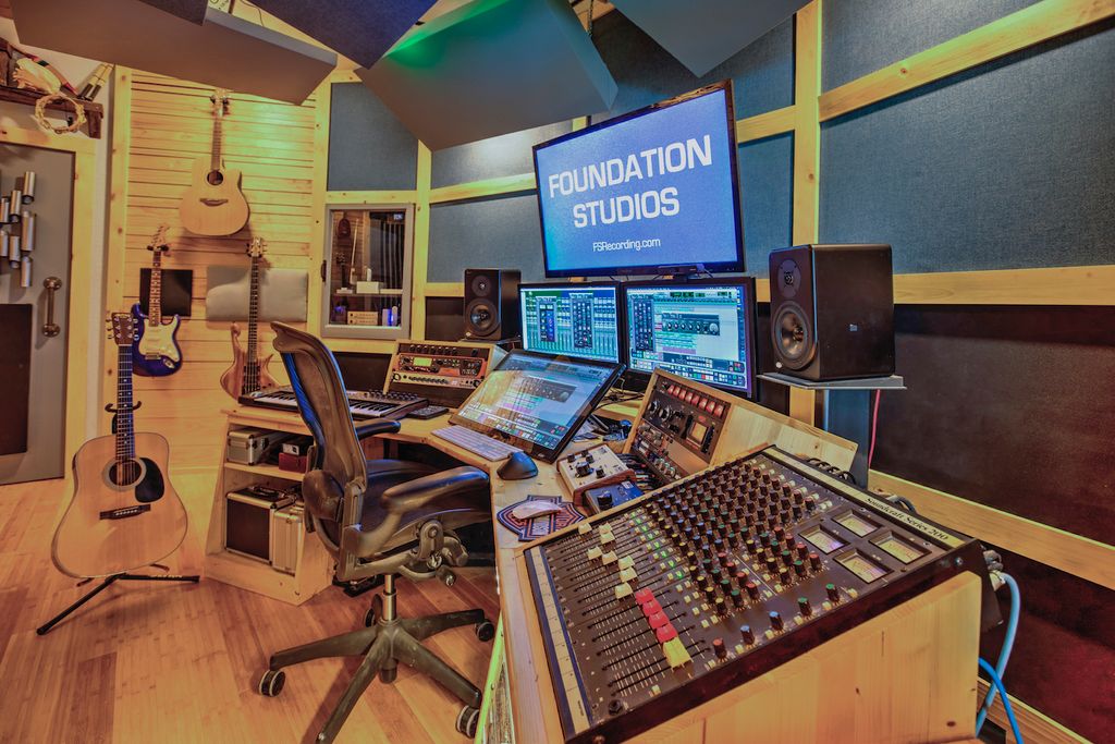 Studio-Control Room