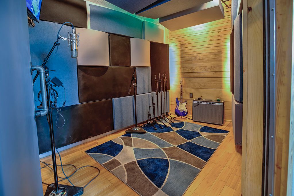 Studio-Tracking Room
