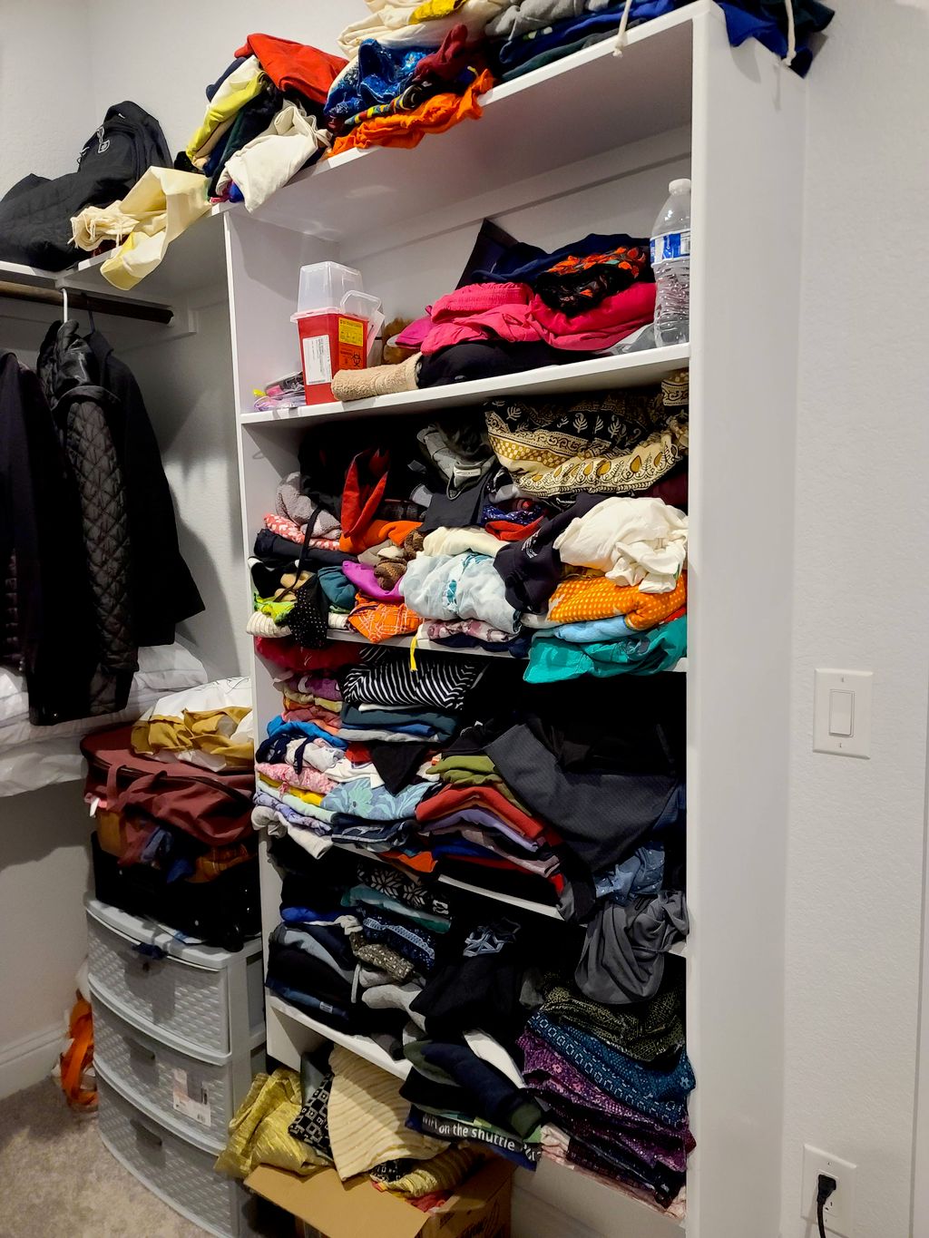 new closet shelves Before 