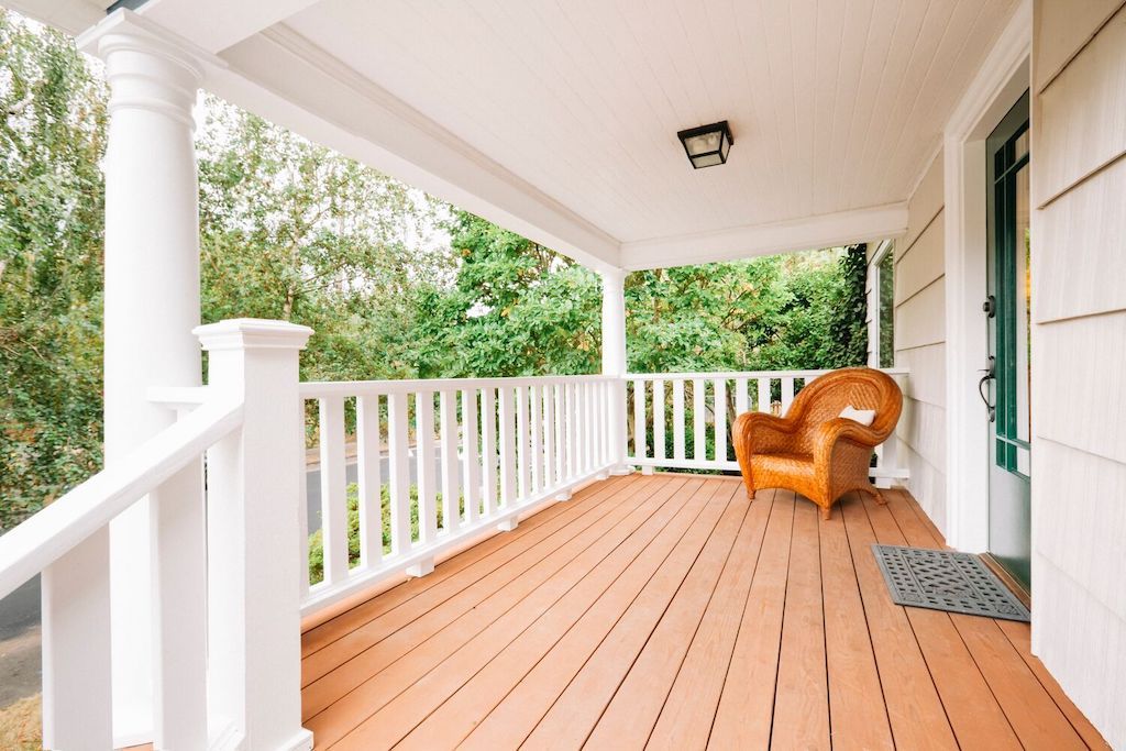 Best Way to Apply Deck Stain: Roller Applicator, Sprayer, and Wood Stain  Brush Reviews and Recommendations