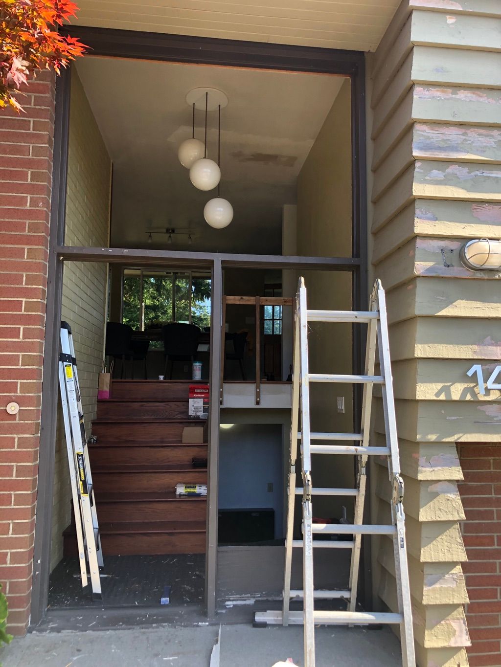 Taking out frame Existent door frame and transom