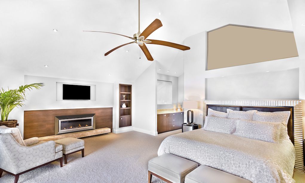 cool room without AC with ceiling fan