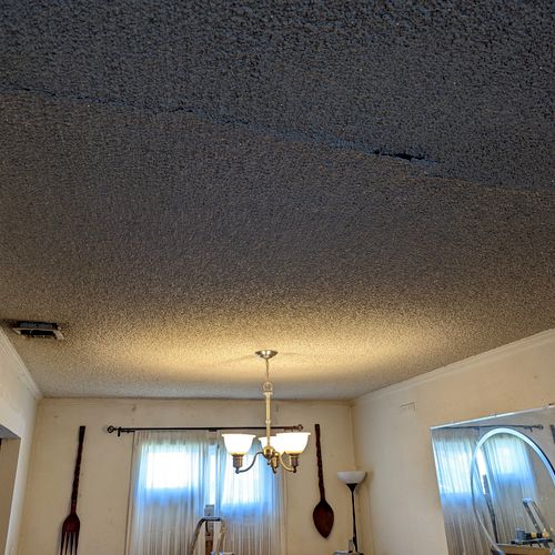 I had the popcorn ceiling in my living room / dini