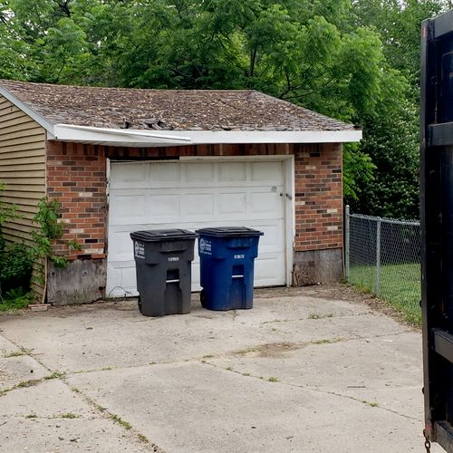 4222 garage removal, replace with shed (before)