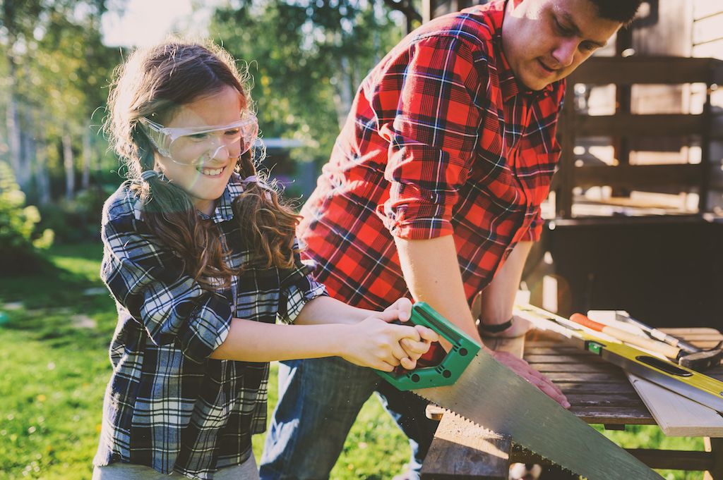 daughter building with dad