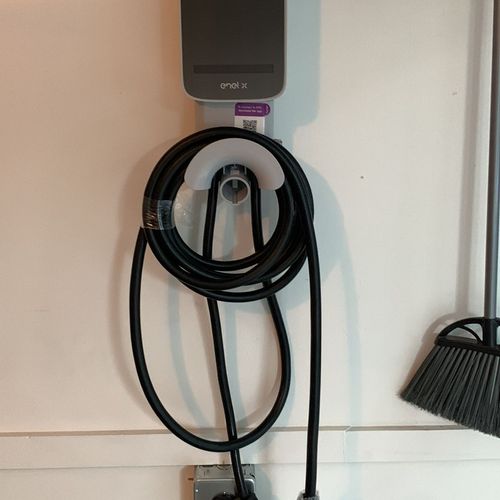 Electric vehicle charger 
