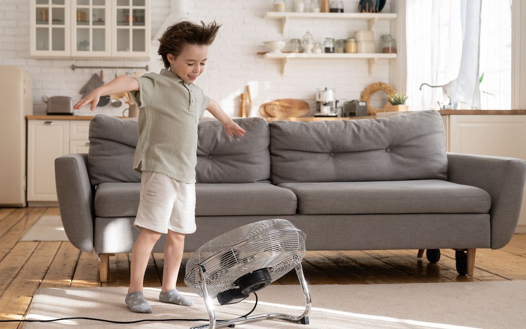 10 energy-saving tips for summer.