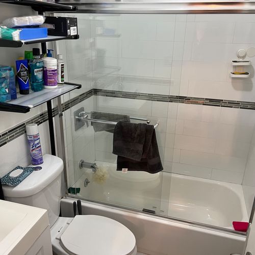 The cleaner did a great job. The fridge looks bran