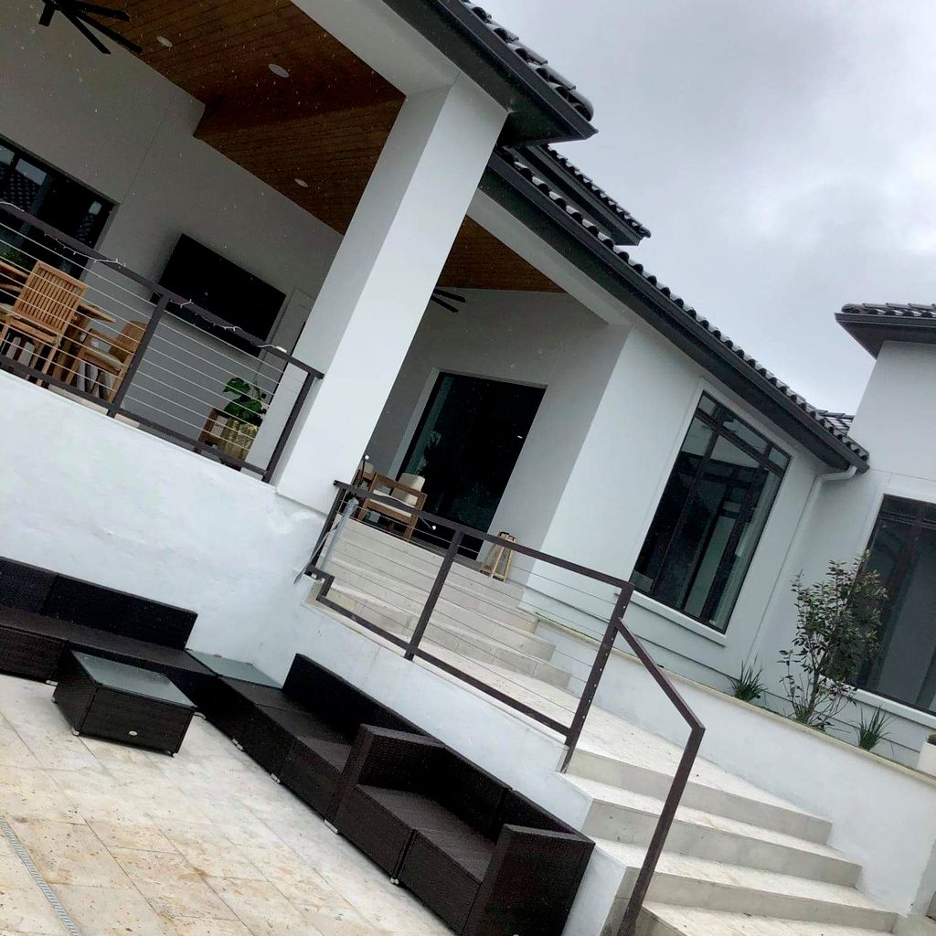 Hector's Seamless Rain Gutters