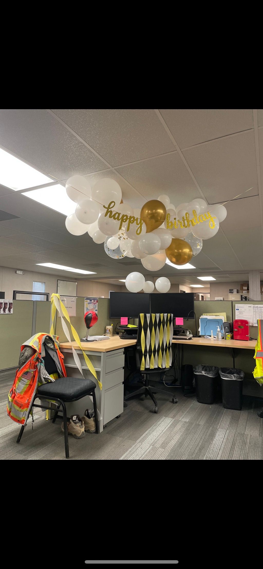 Construction office but make it cute! Balloon garl