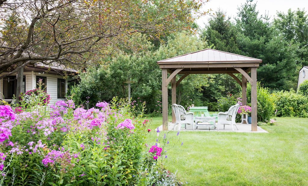 backyard landscaping ideas focal point