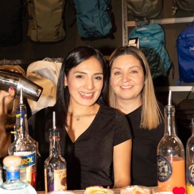 The 10 Best Wedding Bartenders Near Me (with Free Estimates)