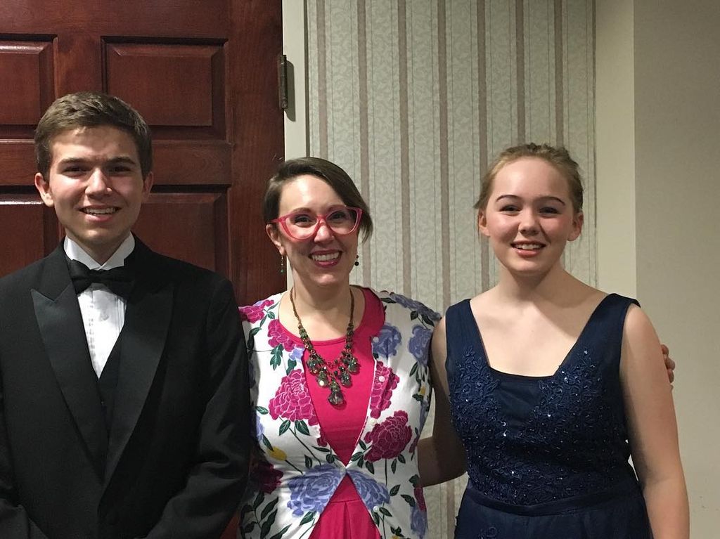 Jenni (center) with 2nd place and honorable mentio