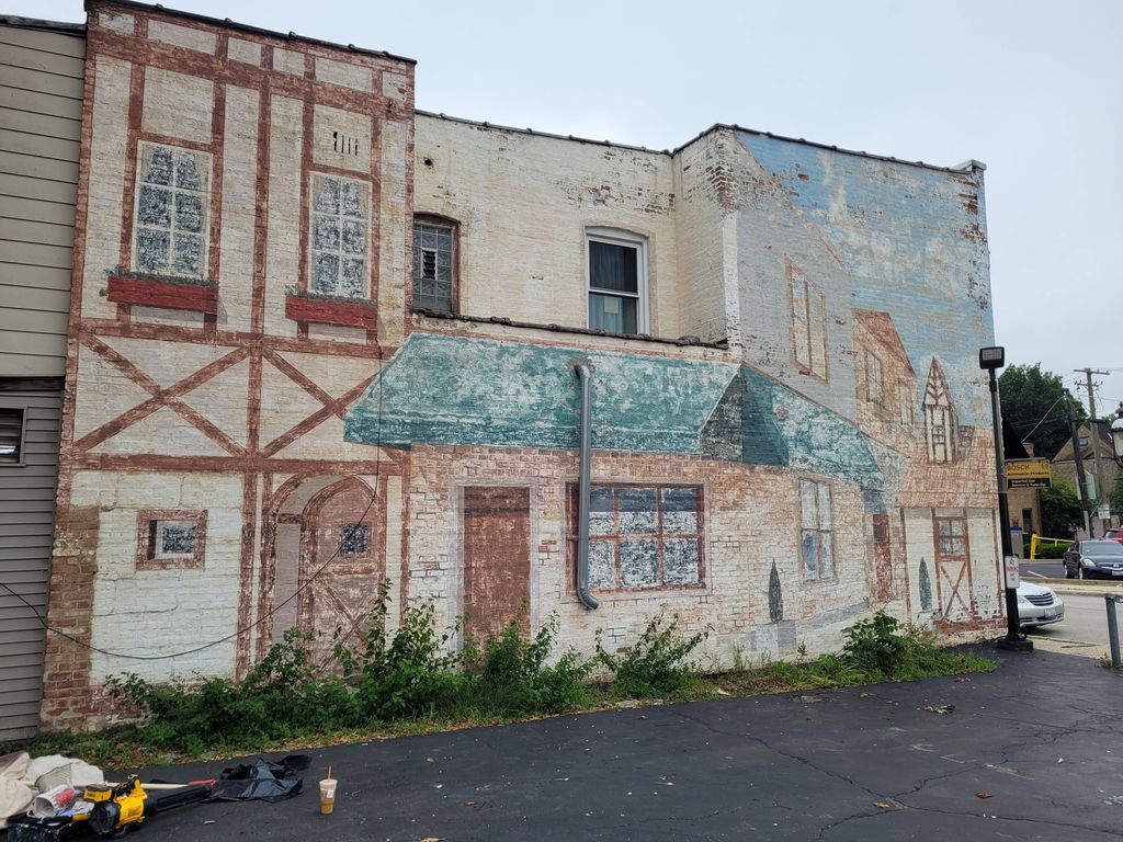 old mural at Riverside Art Center 