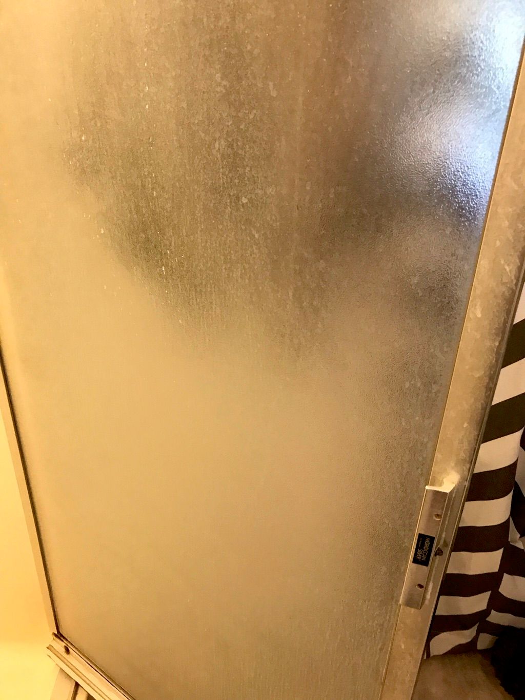 Shower glass needs cleaning? No problem (before)