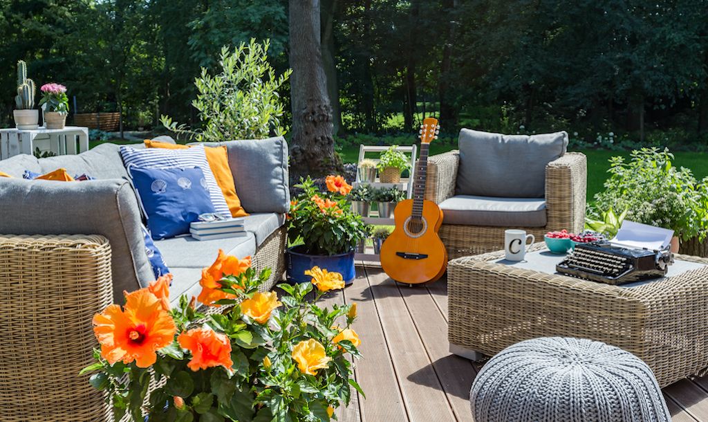 budget friendly outdoor living space