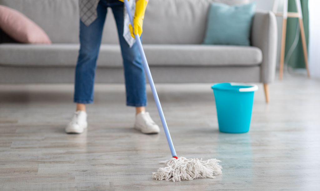 house cleaning mopping floors