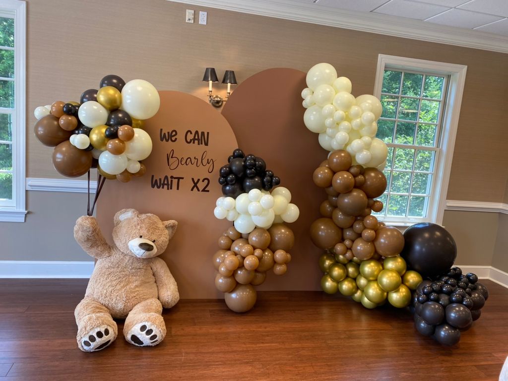 Bear themed Babyshower. "We Can Bearly Wait x2" Ar