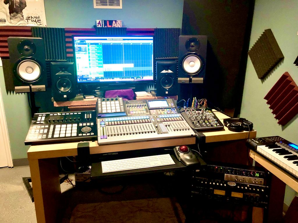 Hybrid Digital/Analog studio 