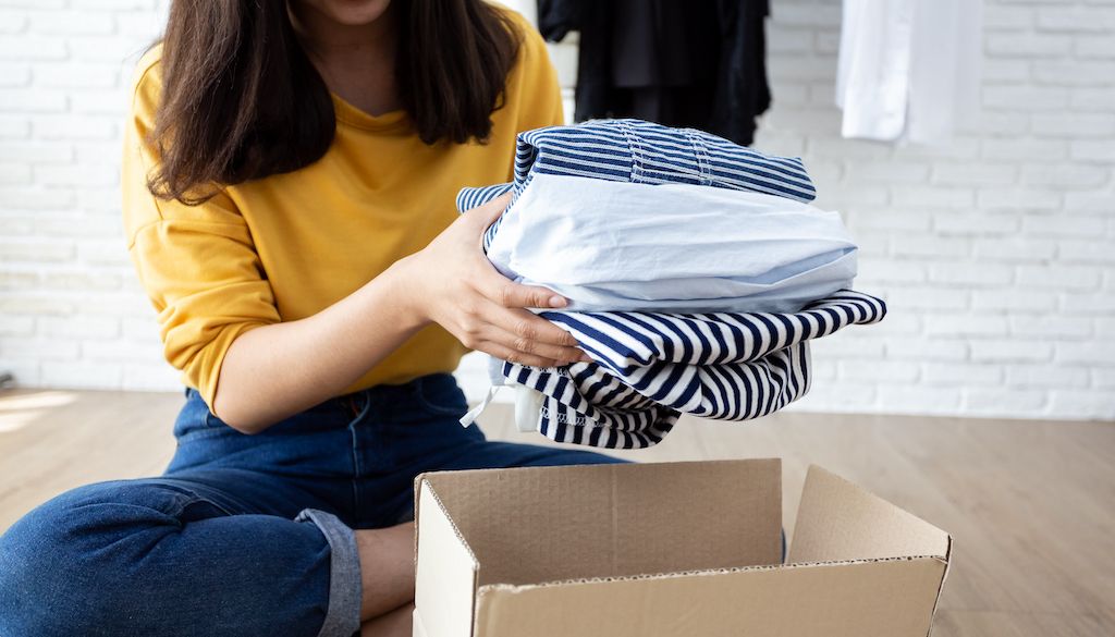 Here's a little trick I use to keep hangers organized while moving