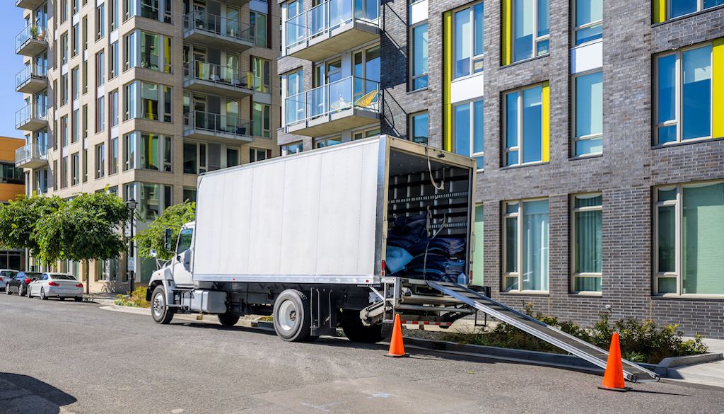 unloading moving truck