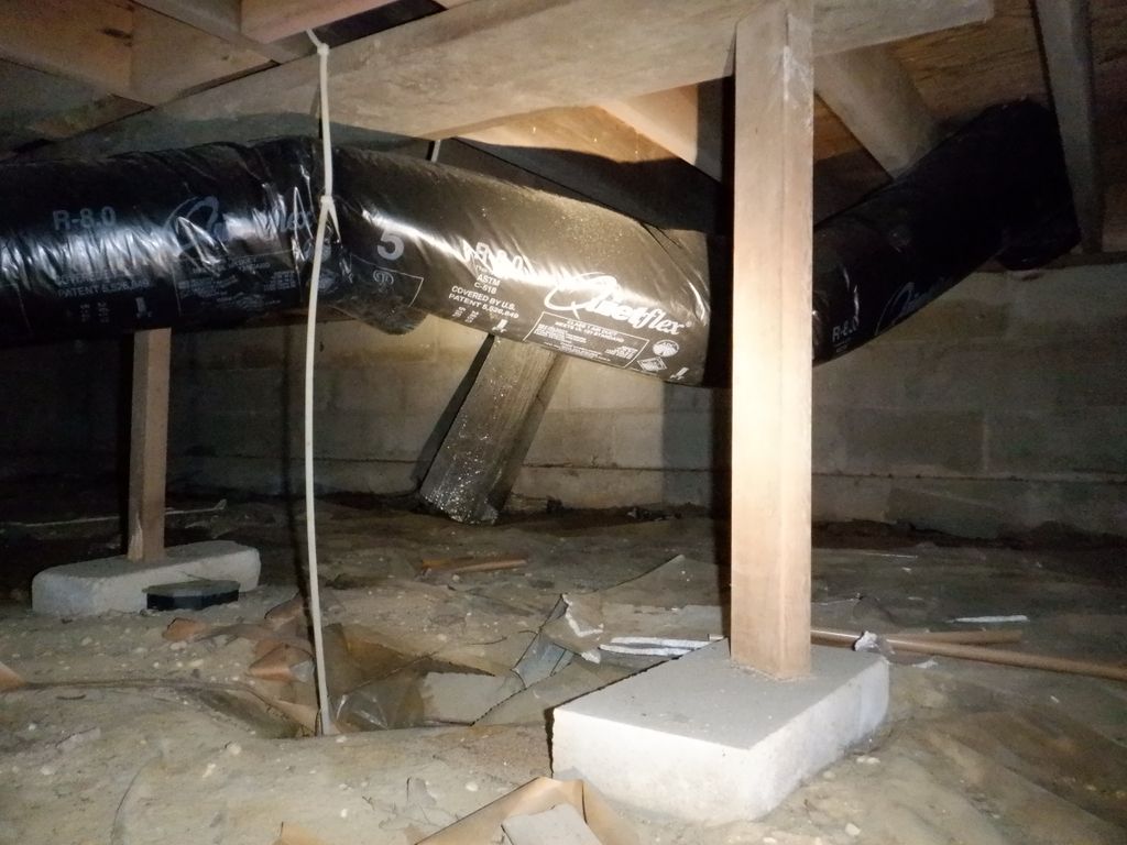 Improper floor support in crawl space