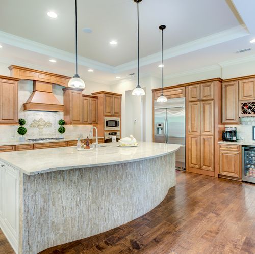 Gorgeous kitchen and cabinetry!