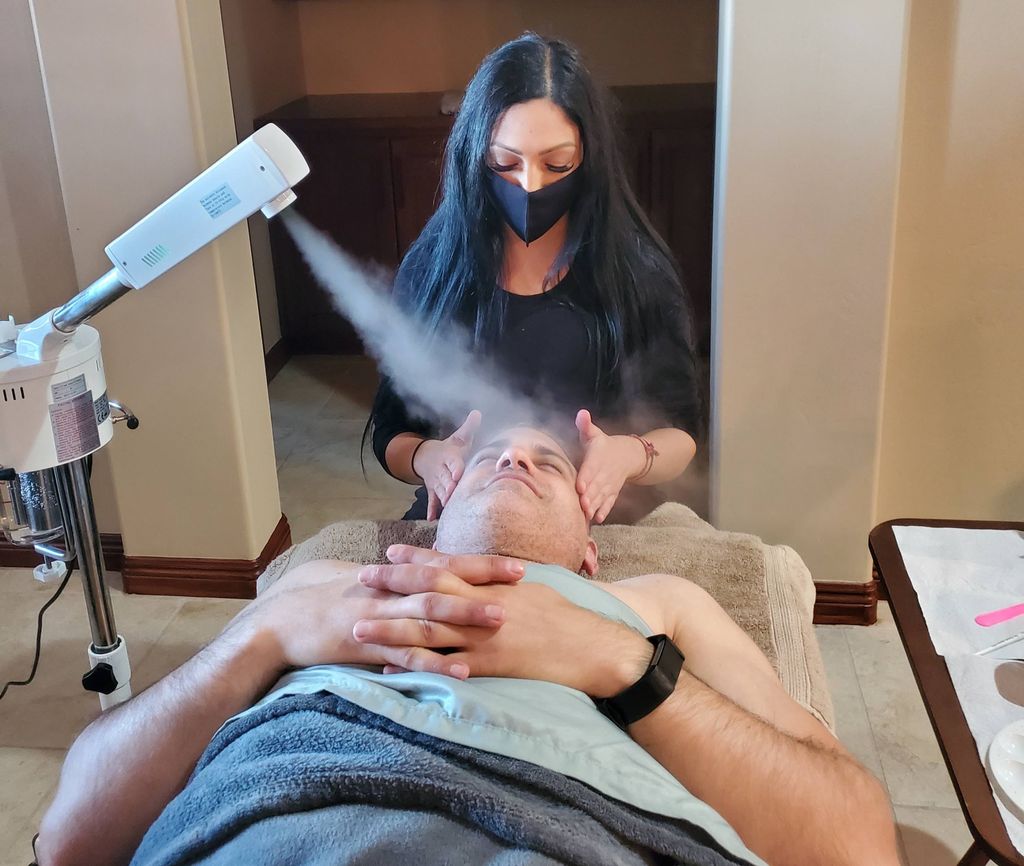 Men's facial helps with razor burn & ingrown hairs