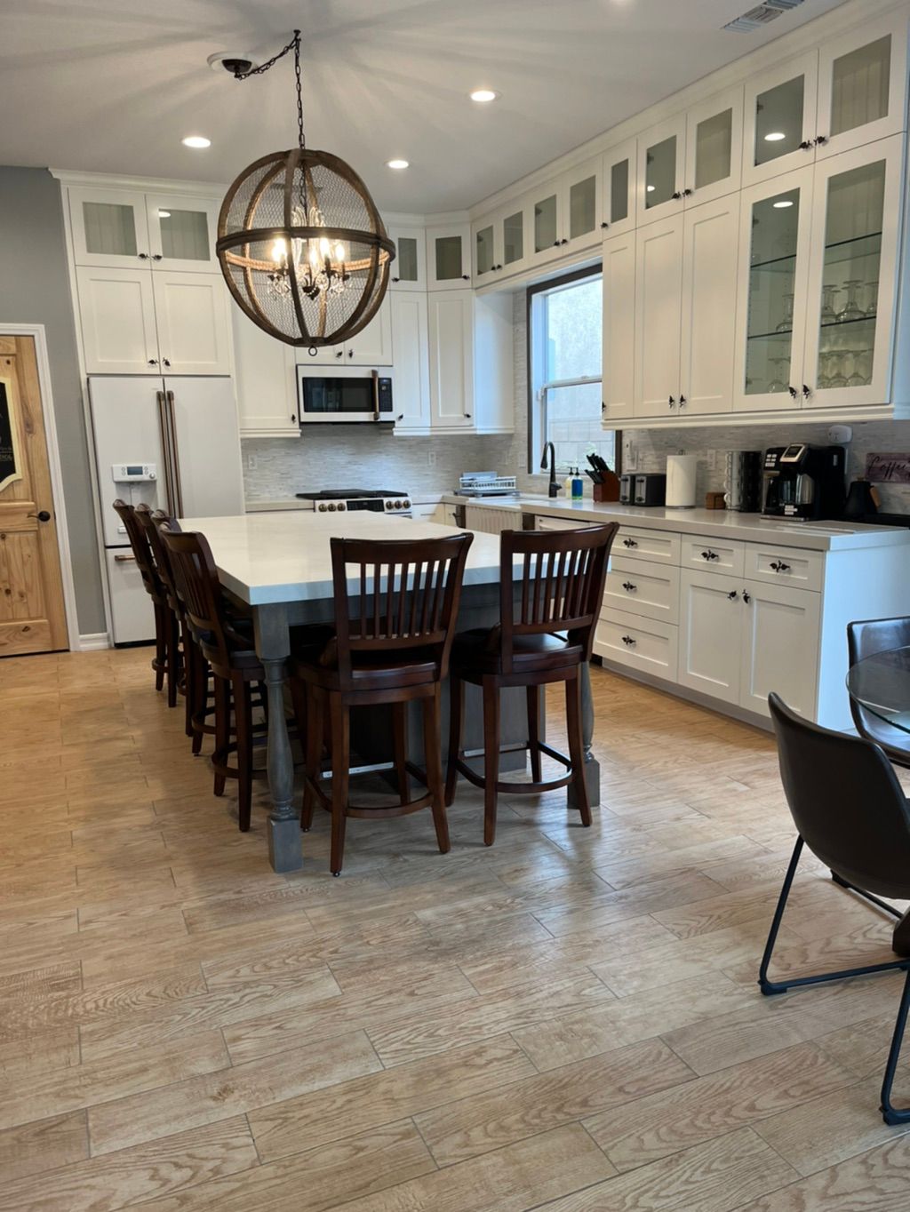 Fully cleaned kitchen area