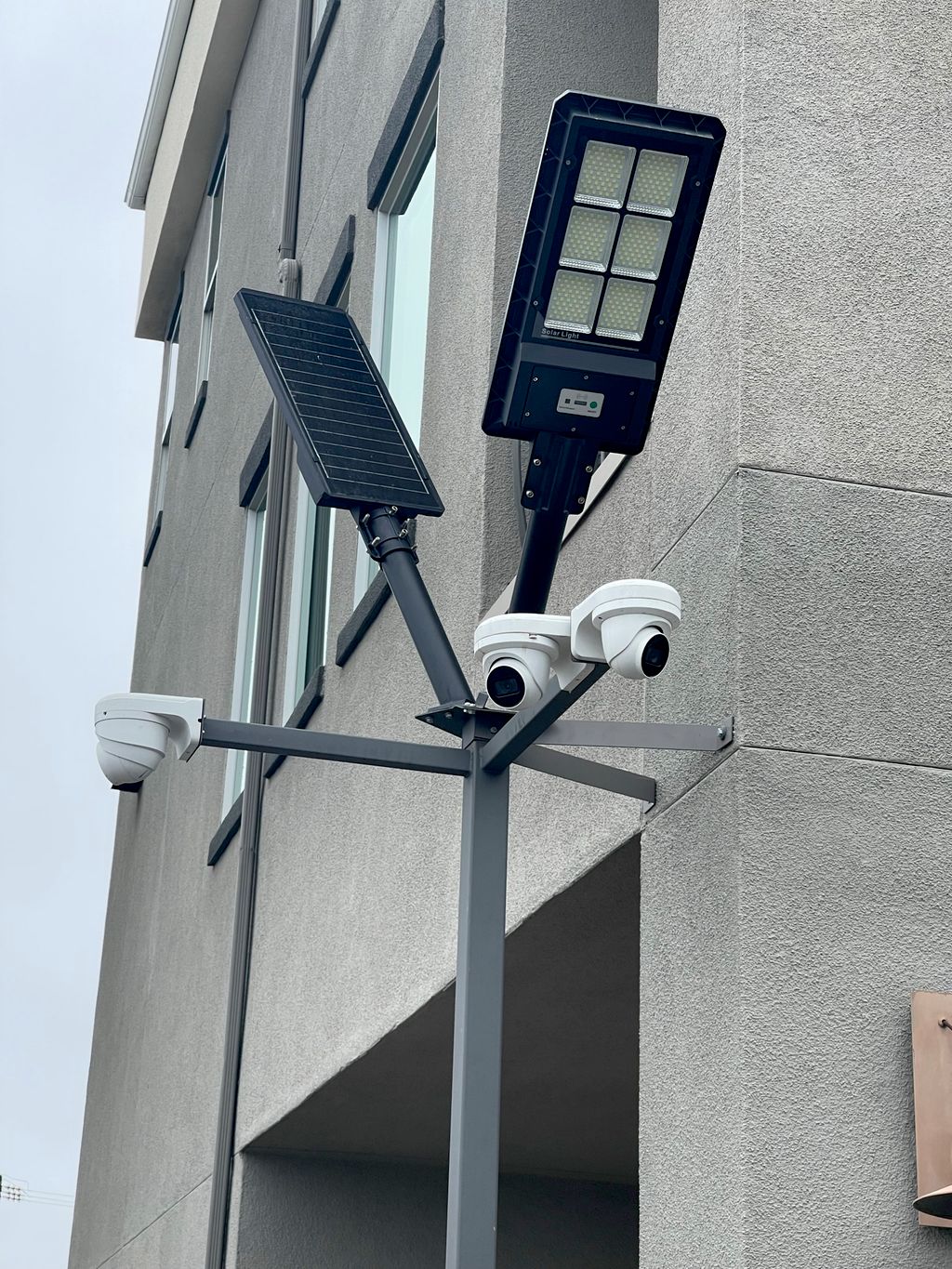 Security cameras / lighting combo