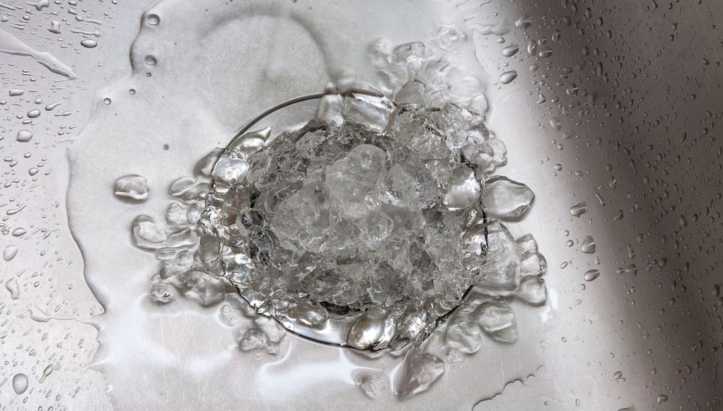 cleaning garbage disposal with ice and salt