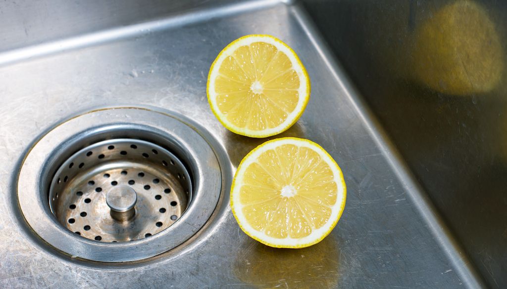 slice lemon in the sink