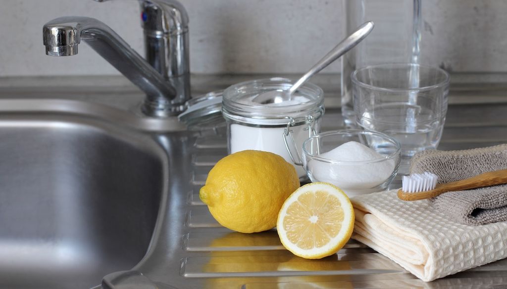 lemon and baking soda for oven cleaning