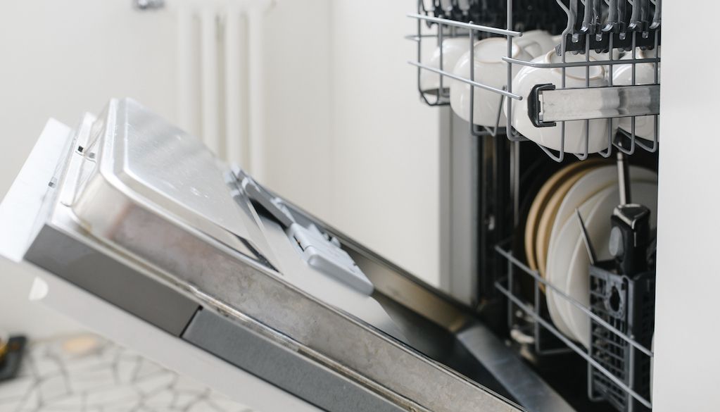 Cleaning your dishwasher