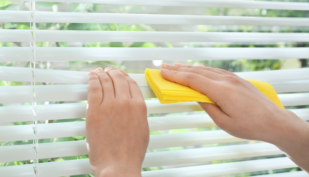 cleaning window blinds